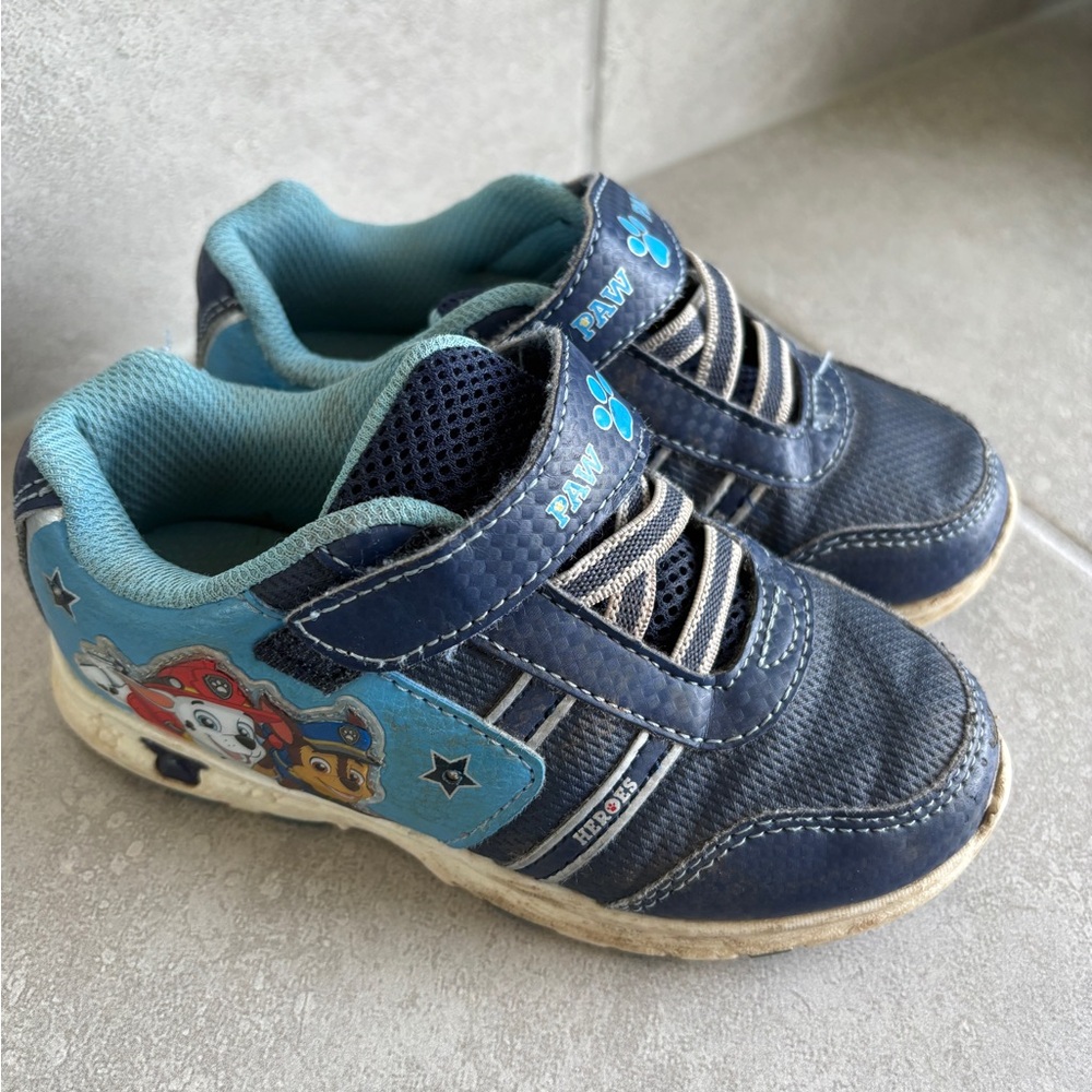 Paw Patrol Little Boy Sneakers Size 11 - Lights work!